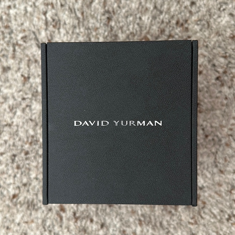 David Yurman bracelet empty box 3 3/4“ x 4“ great for cable bracelets or…